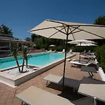 Vetti - Exclusive Garden & Pool Retreat
