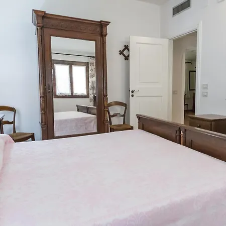빌라 Vetti - Exclusive Garden & Pool Retreat 우겐토