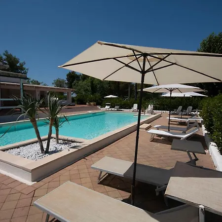 Vetti - Exclusive Garden & Pool Retreat