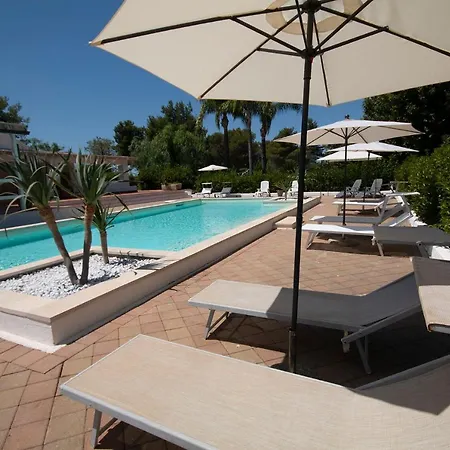 Vetti - Exclusive Garden & Pool Retreat 우겐토