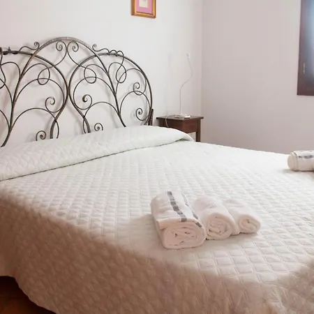 Vetti - Exclusive Garden & Pool Retreat *
