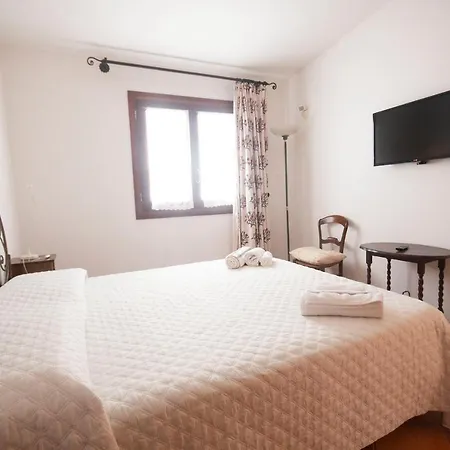 Vetti - Exclusive Garden & Pool Retreat 우겐토
