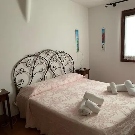 빌라 Vetti - Exclusive Garden & Pool Retreat 우겐토