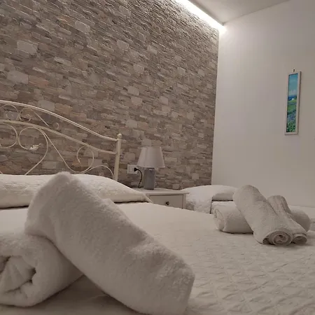 빌라 Vetti - Exclusive Garden & Pool Retreat