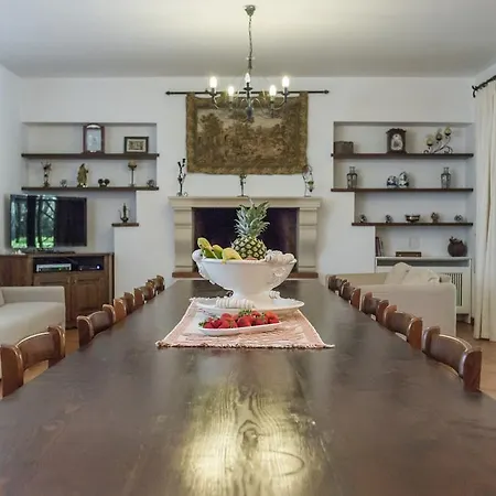 Vetti - Exclusive Garden & Pool Retreat