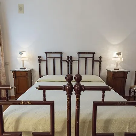 Vetti - Exclusive Garden & Pool Retreat 빌라 우겐토