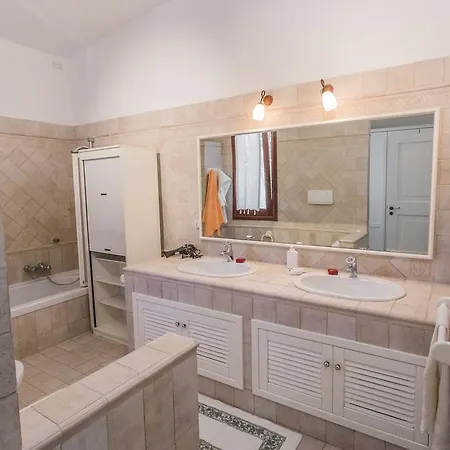 Vetti - Exclusive Garden & Pool Retreat 빌라