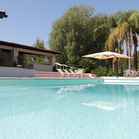 Vetti - Exclusive Garden & Pool Retreat 빌라