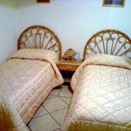 Vetti - Exclusive Garden & Pool Retreat 빌라 우겐토