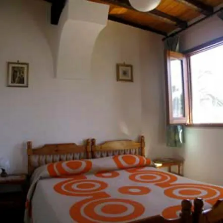 Vetti - Exclusive Garden & Pool Retreat *