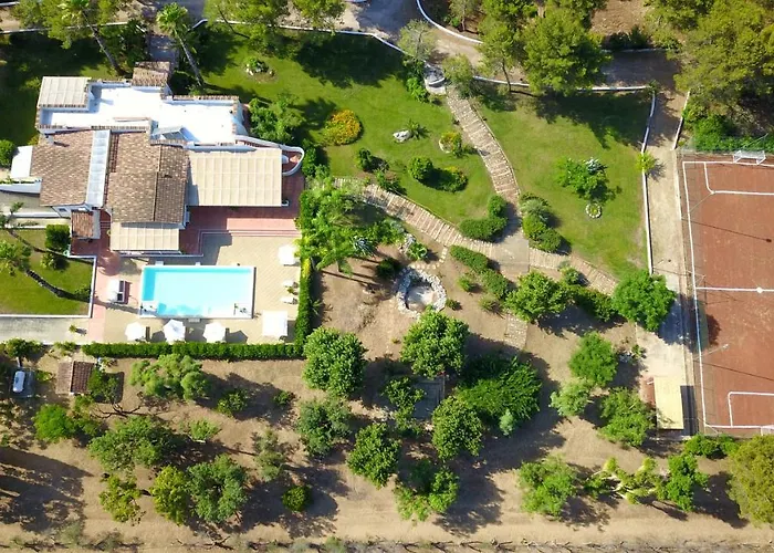 Villa Vetti - Exclusive Garden & Pool Retreat *