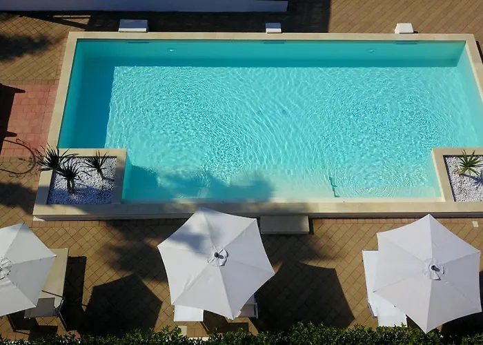 Vetti - Exclusive Garden & Pool Retreat Villa Ugento