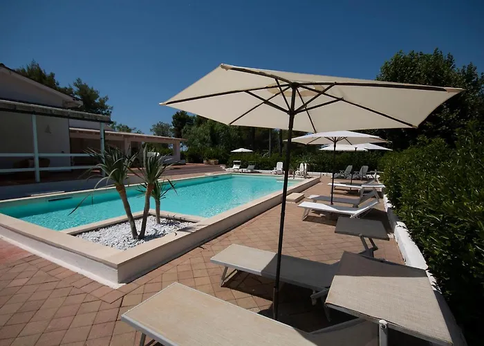 Vetti - Exclusive Garden & Pool Retreat