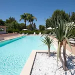Βίλα Vetti - Exclusive Garden & Pool Retreat *