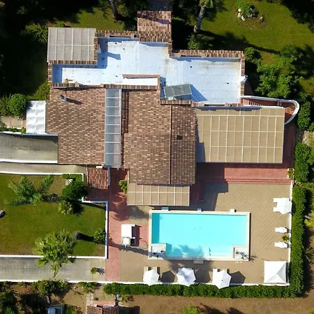 וילה Vetti - Exclusive Garden & Pool Retreat *