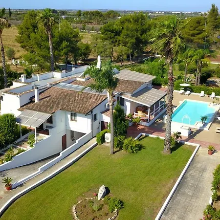 Vetti - Exclusive Garden & Pool Retreat