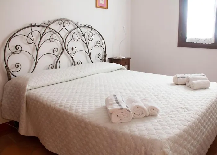 Vetti - Exclusive Garden & Pool Retreat *