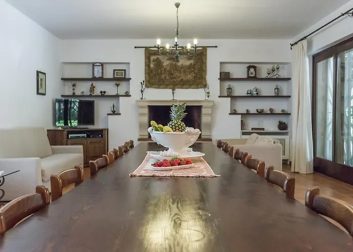 Vetti - Exclusive Garden & Pool Retreat