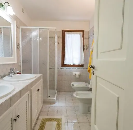 Vetti - Exclusive Garden & Pool Retreat *