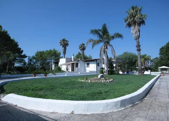 Villa Vetti - Exclusive Garden & Pool Retreat Ugento