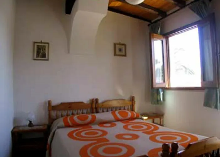 Vetti - Exclusive Garden & Pool Retreat *